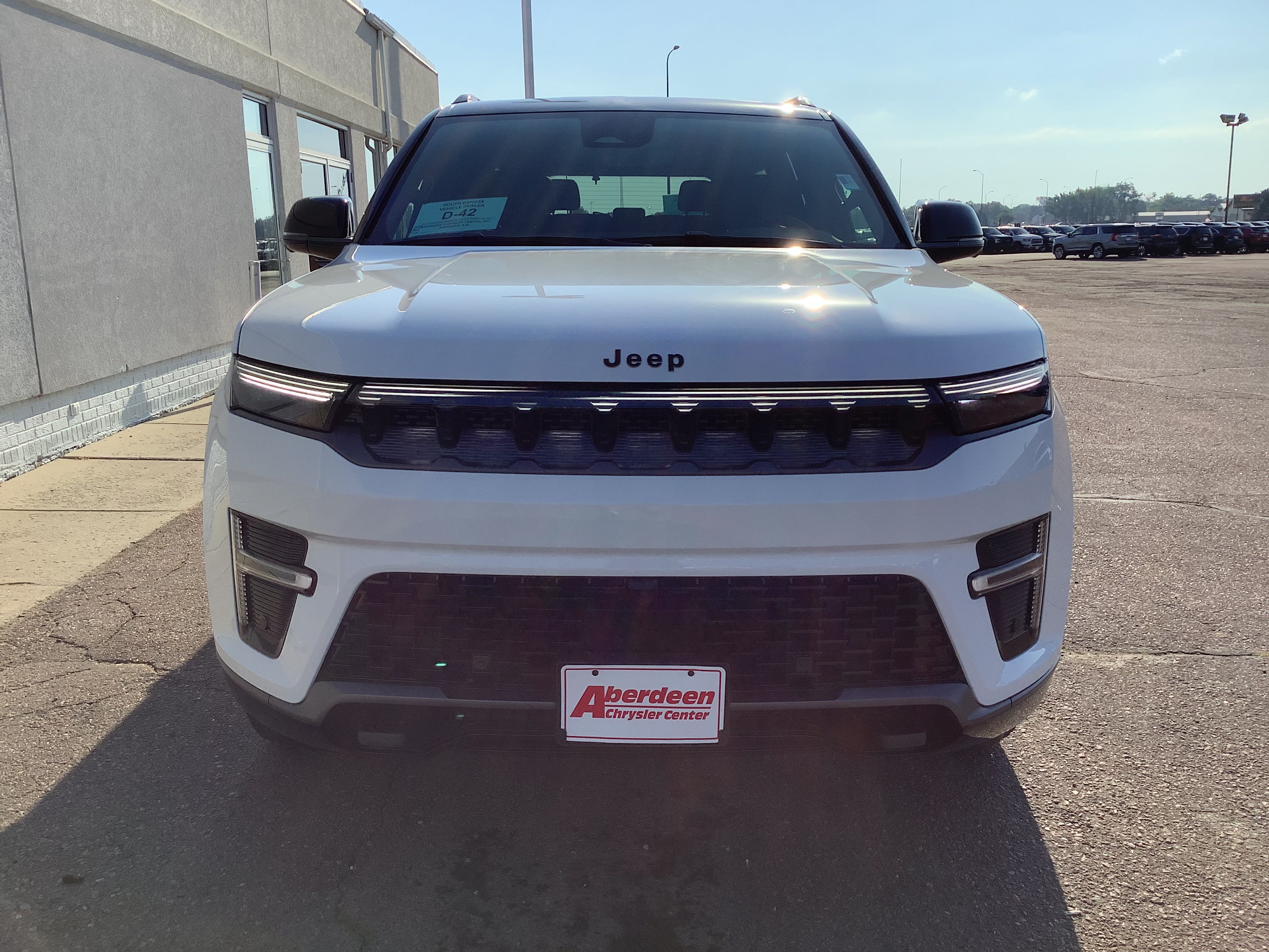 New 2026 Bright White Clear-Coat Exterior Paint Jeep Upland image 3