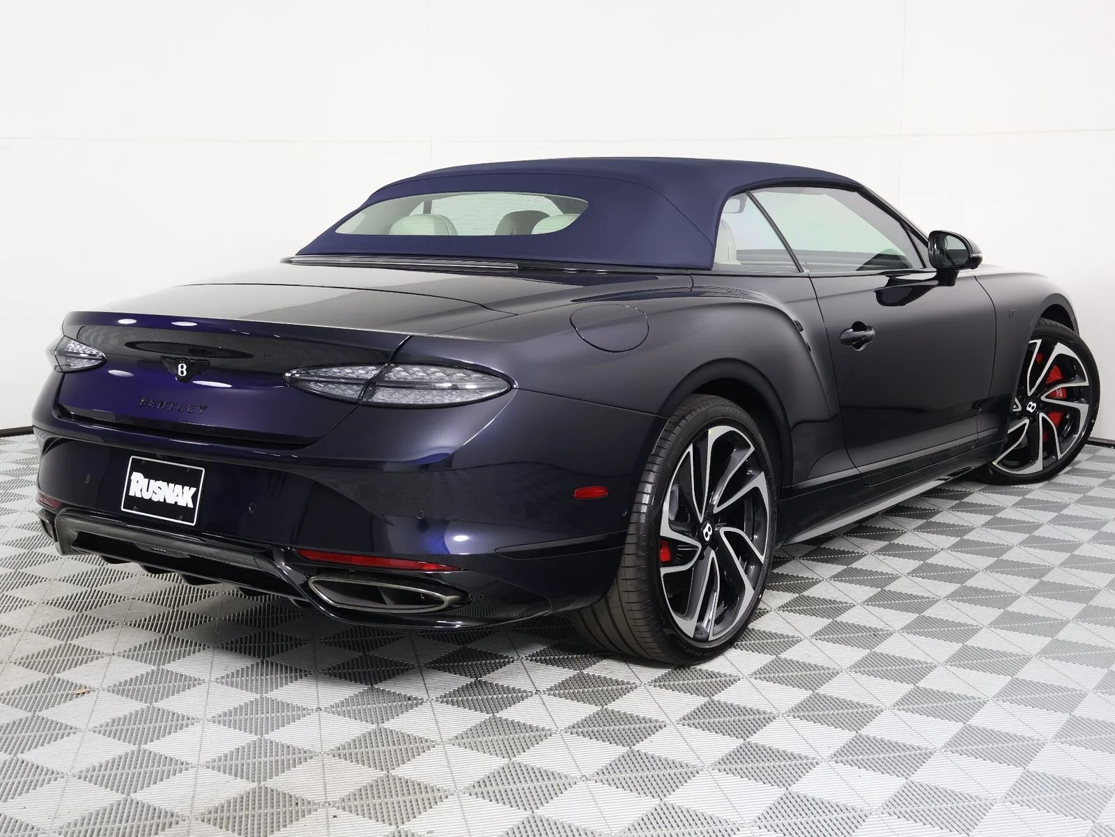 New 2026 Dark Sapphire Bentley GTC S image 9