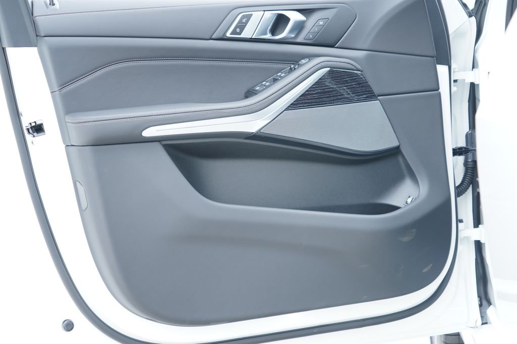 New 2026 Alpine White BMW xDrive50e image 9