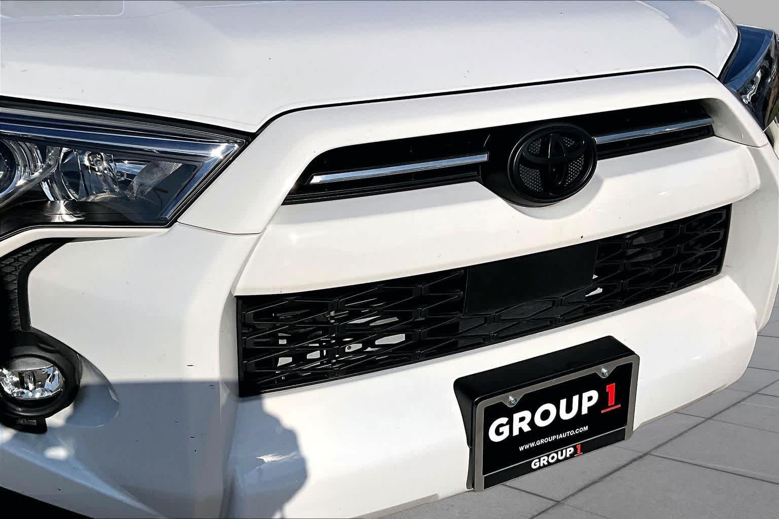 Used 2022 White Toyota SR5 Premium image 28