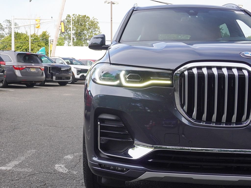 Used 2022 Gray BMW xDrive40i image 16