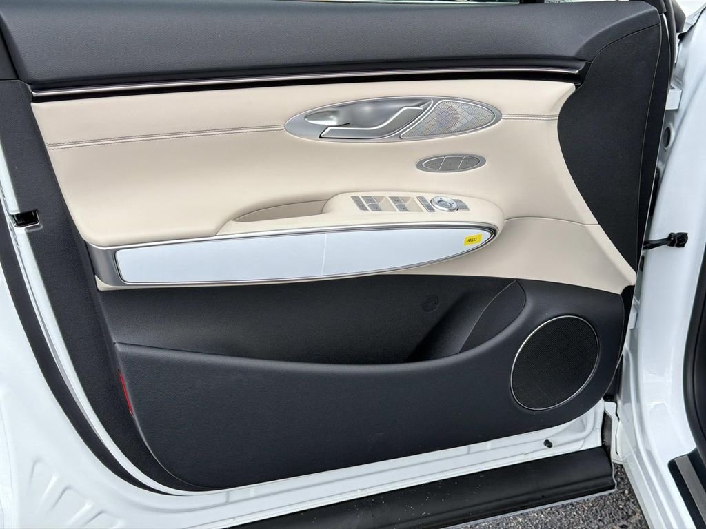 New 2026 White Genesis 2.5T Select image 17