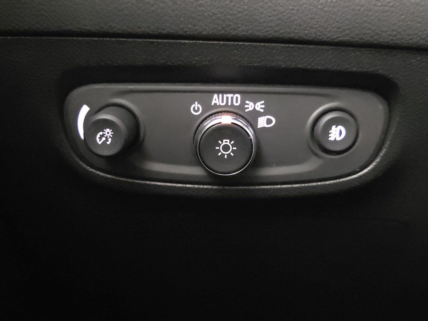Used 2023 Sapphire Metallic Buick Select image 24
