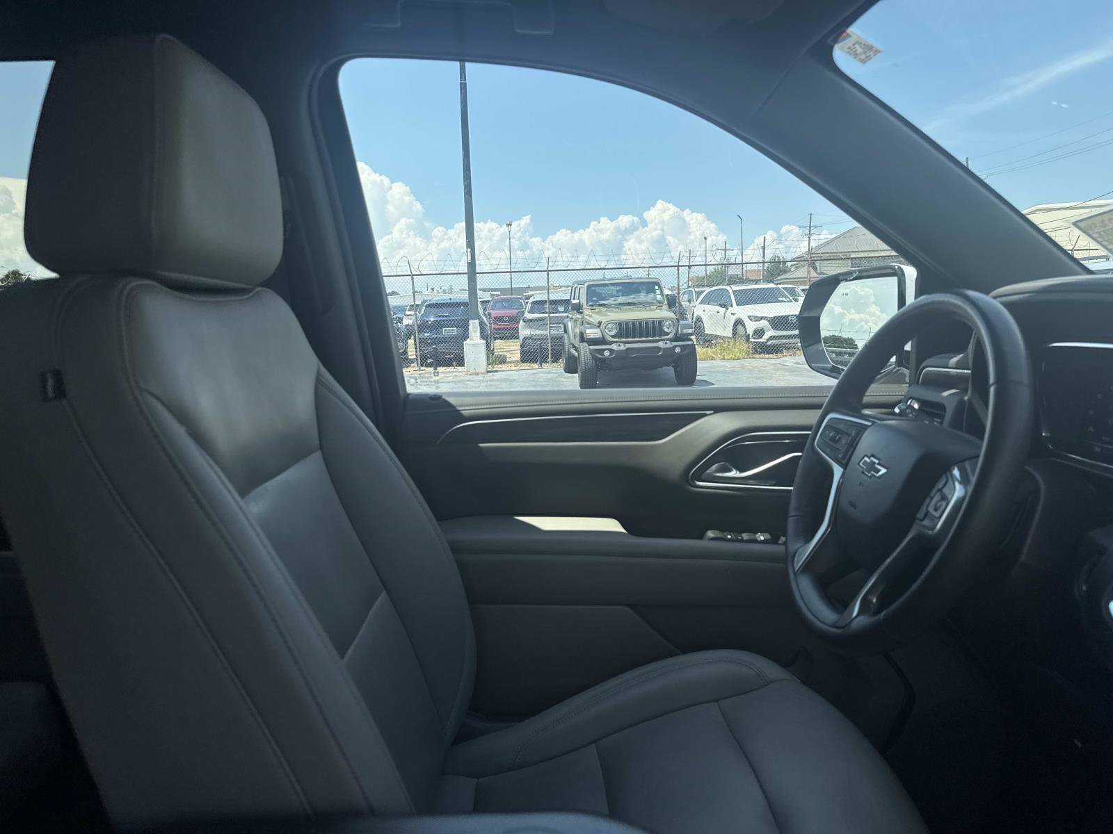 Used 2022 White Chevrolet Z71 image 10