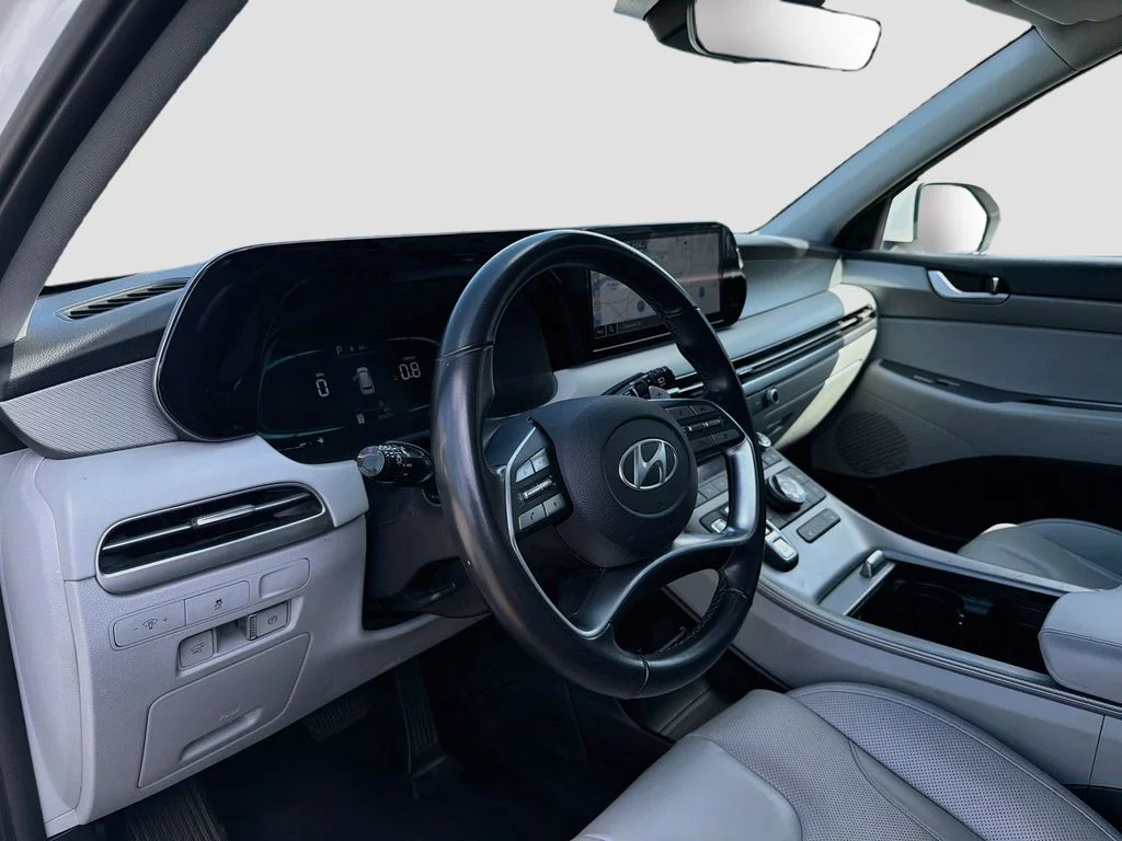 Used 2025 White Hyundai SEL image 9