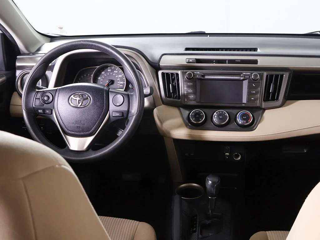 Used 2013 White Toyota LE image 31