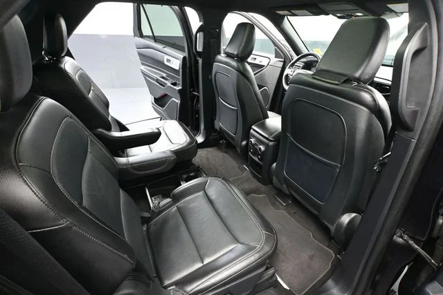 Used 2020 Black Ford Limited image 42