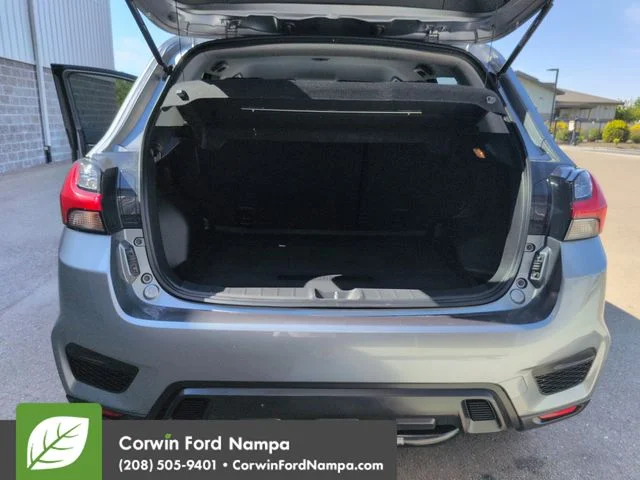 Used 2022 Mercury Gray Metallic Mitsubishi  image 29