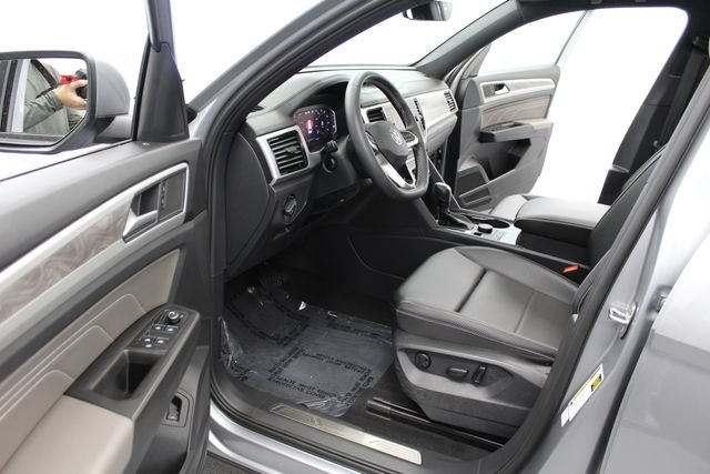 Used 2023 Pyrite Silver Metallic Volkswagen 3.6L V6 SE w/Technology image 14