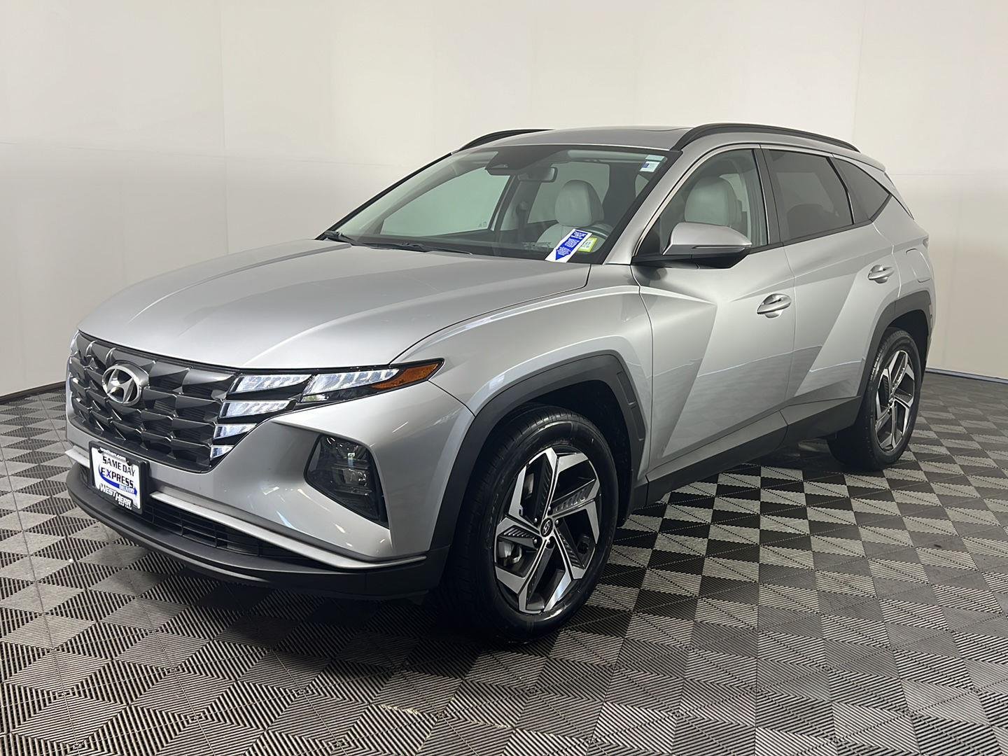 Used 2023 Shimmering Silver Hyundai SEL image 7