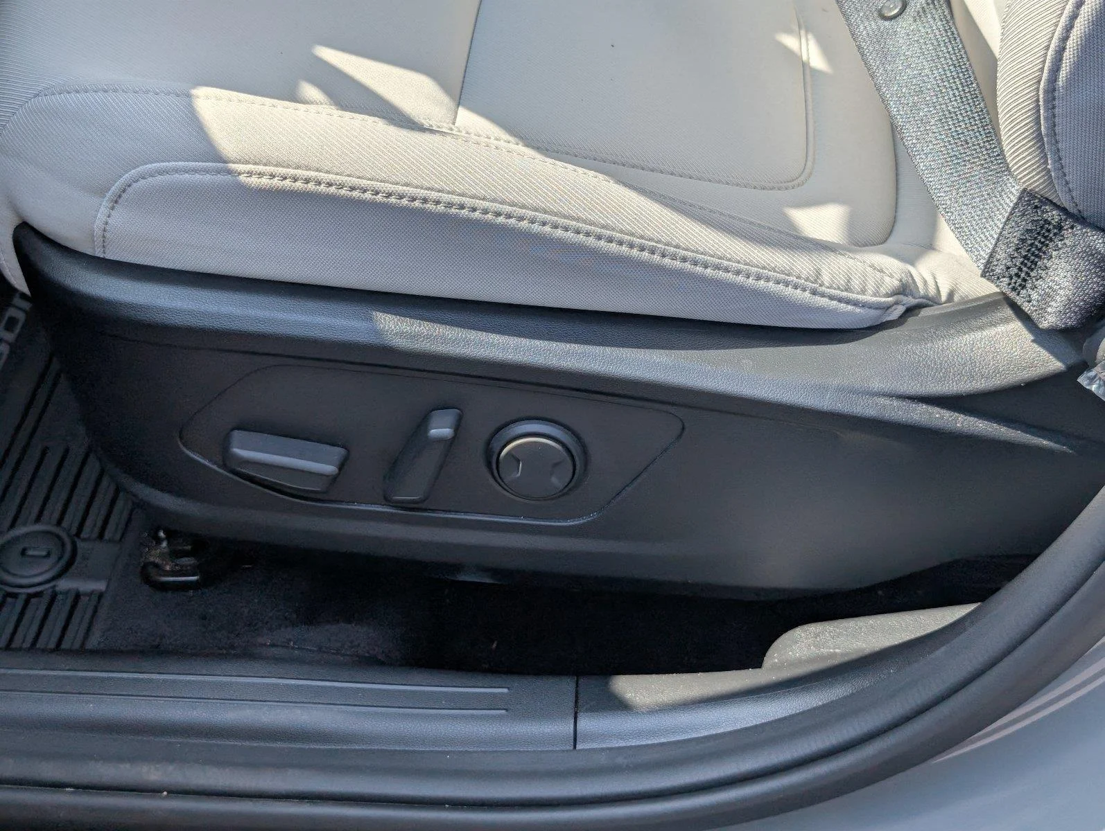 Used 2026 Hampton Gray Hyundai SEL image 18