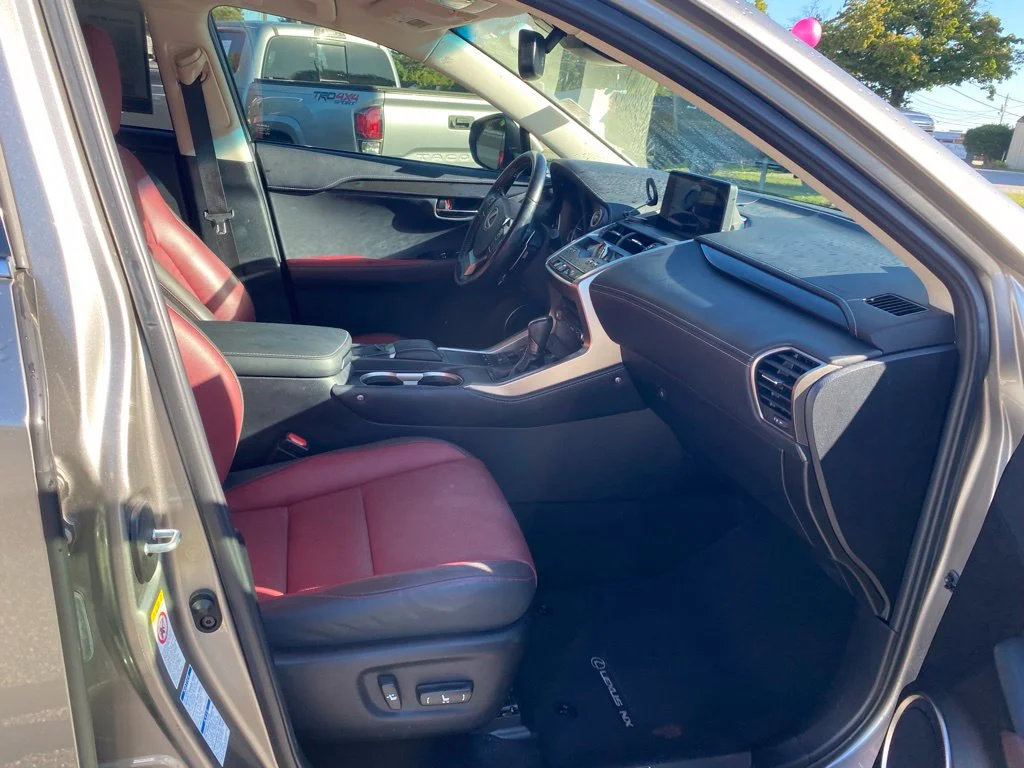 Used 2019 Silver Lexus 300h image 17