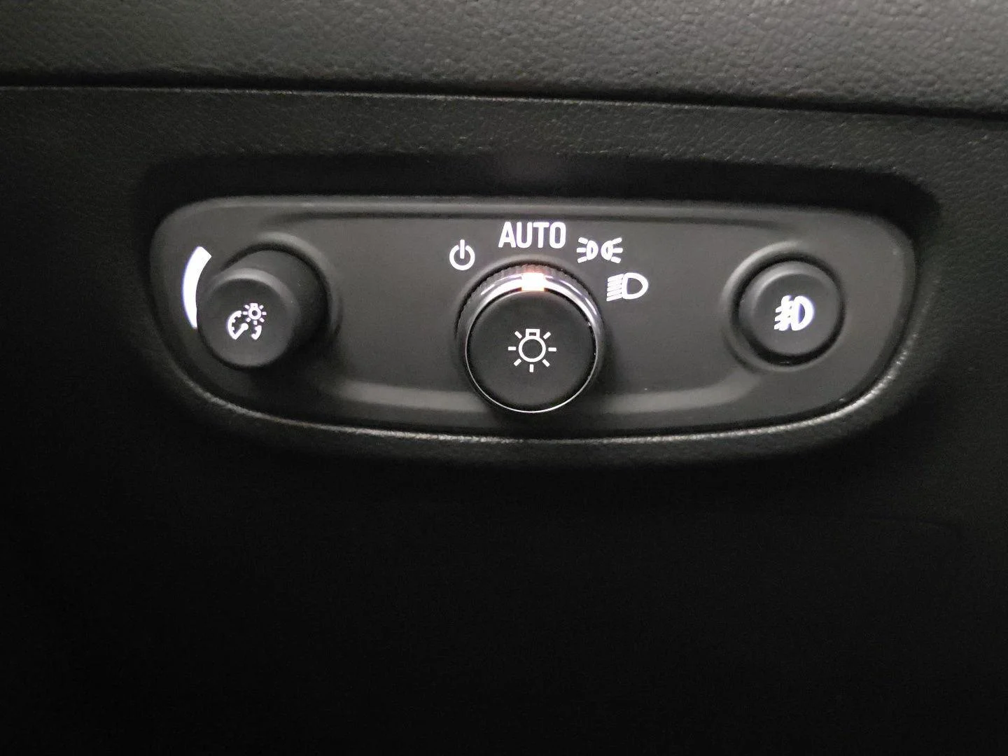 Used 2023 Sapphire Metallic Buick Select image 24