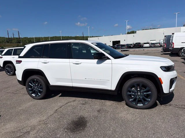 New 2026 White Jeep  image 2