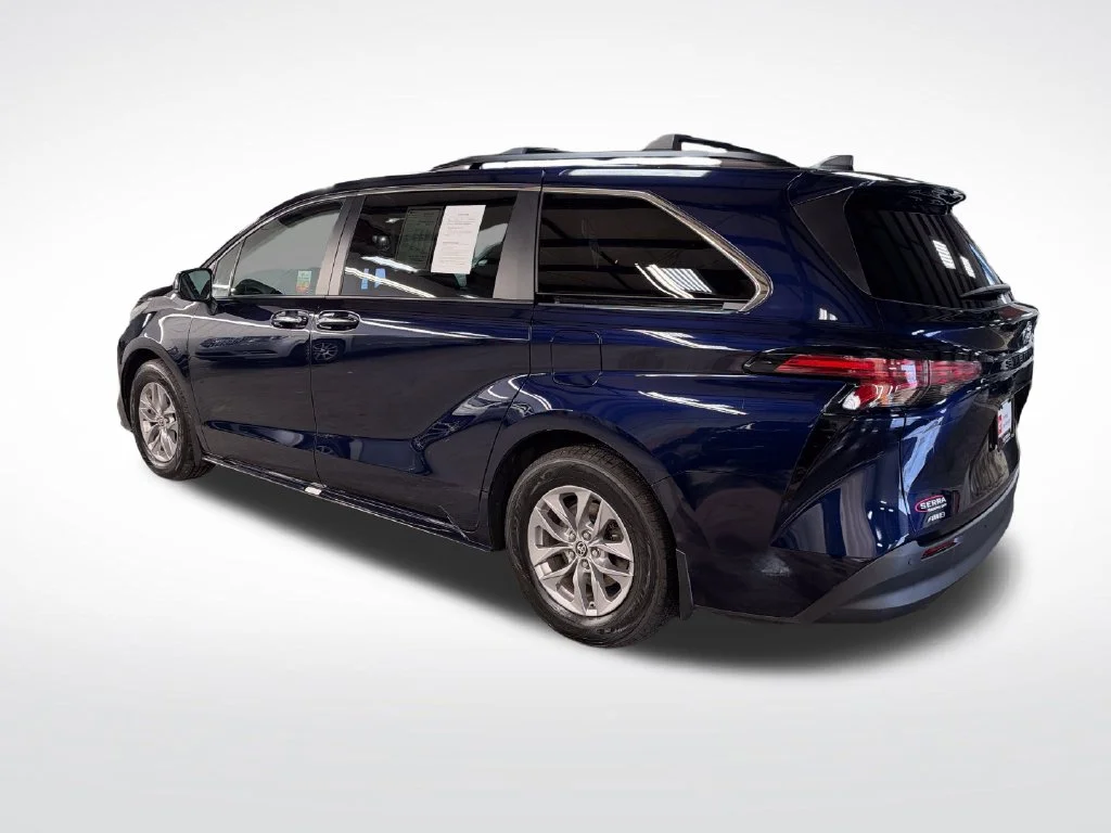 Certified Used 2022  Toyota XLE image 3