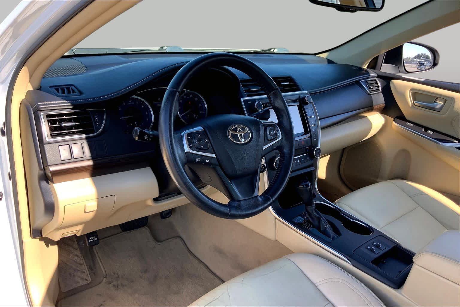 Used 2016 Super White Toyota XLE image 17