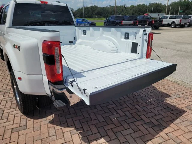 New 2026 Oxford White Ford Lariat image 10