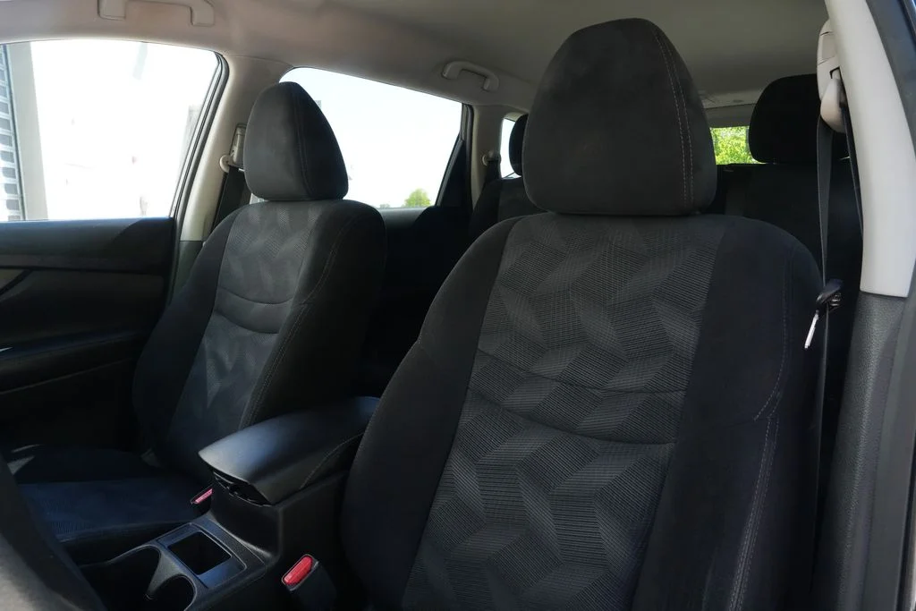 Used 2014 Black Nissan SV image 29