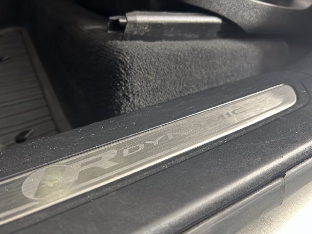 Used 2021 Silver Land Rover R-Dynamic HSE image 17