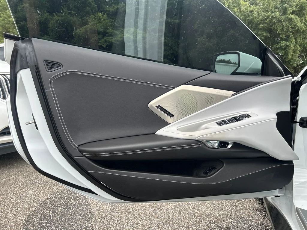 Used 2023 White Chevrolet Stingray image 8