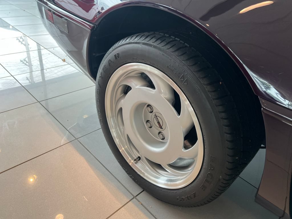 Used 1992 Black-rose Chevrolet NA image 4