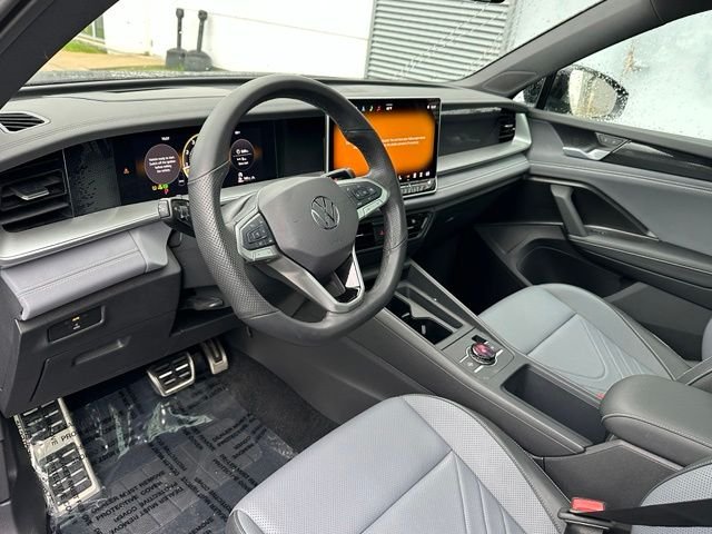 Certified Used 2025 Gray Volkswagen 2.0T SE R-Line Black image 33