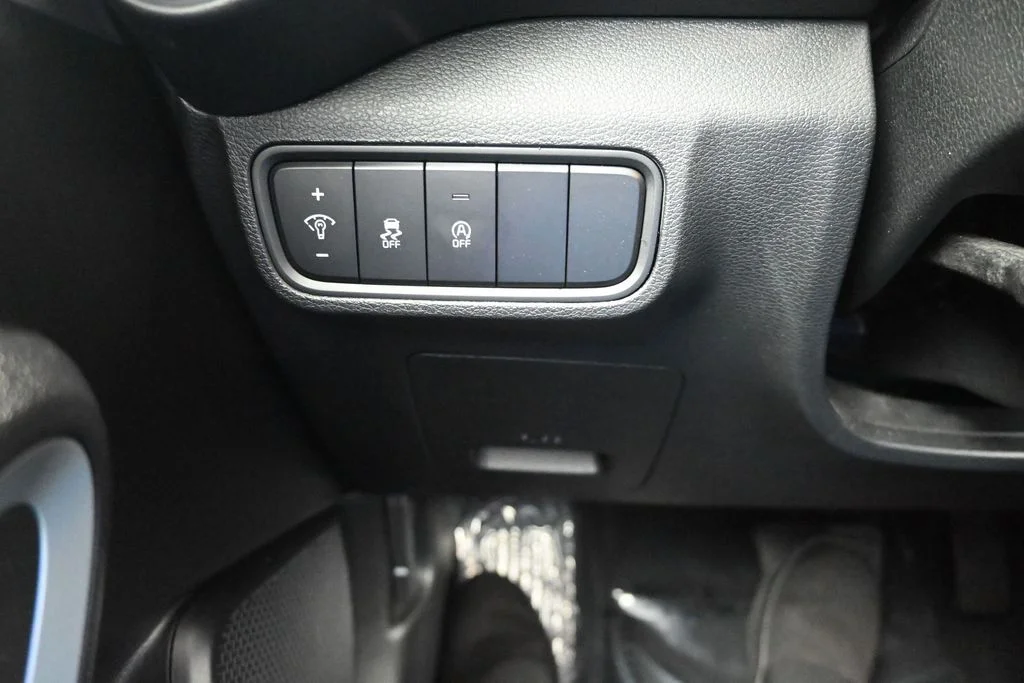 Used 2025 Red Kia LX image 17