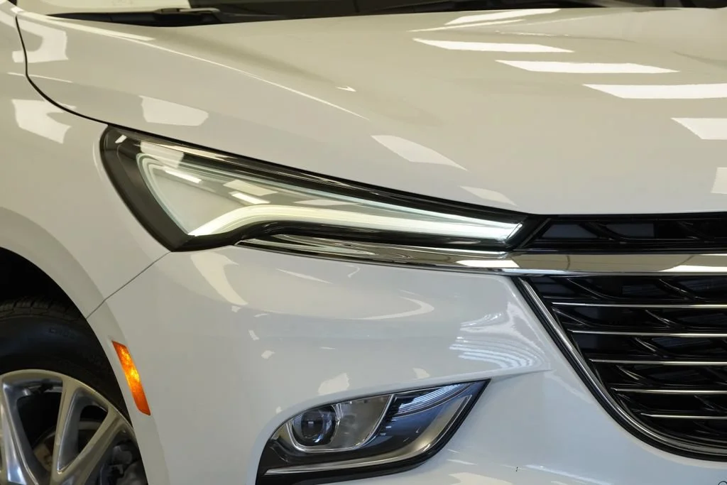 Used 2023 Summit White Buick Essence image 10
