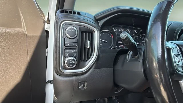 Used 2020 White GMC SLT image 22