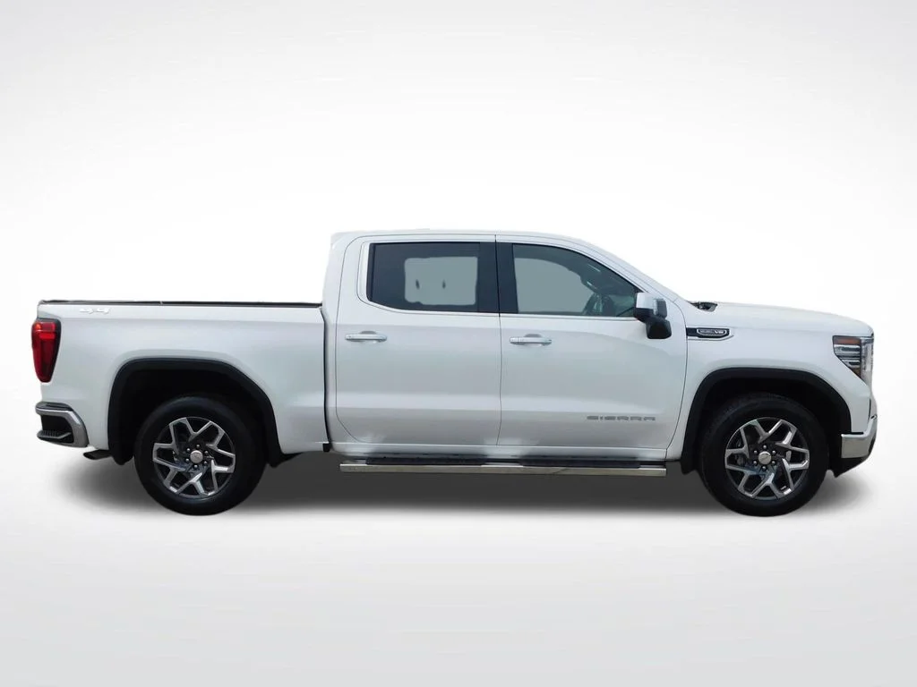 Used 2023 White GMC SLT image 2