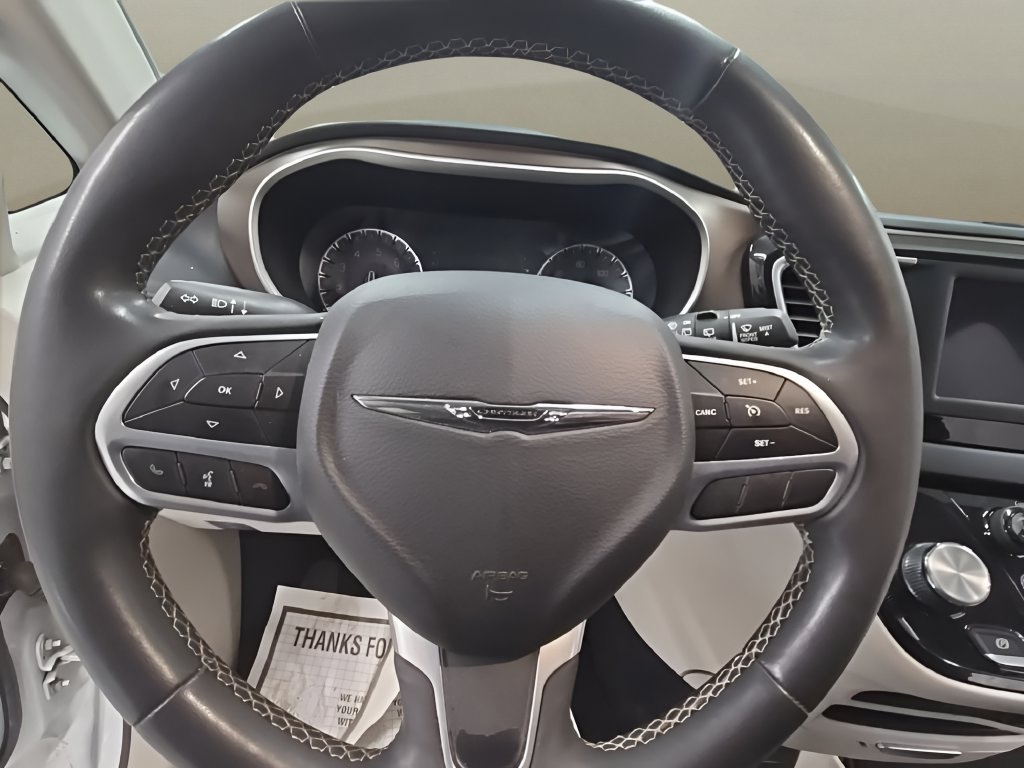 Used 2022 White Chrysler LX image 22