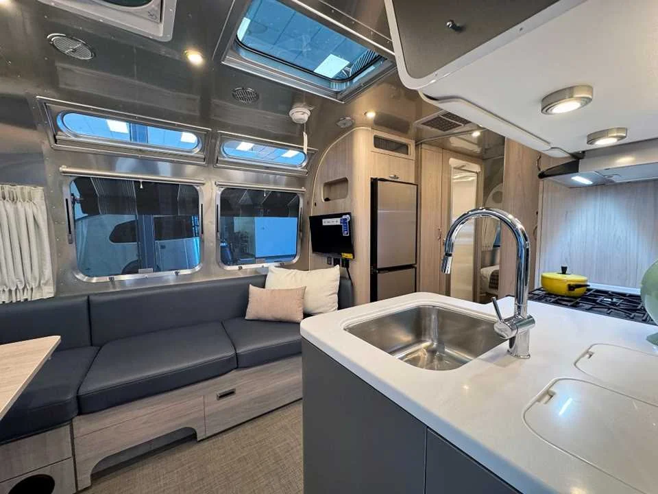 New 2027 SILVER AIRSTREAM  image 13