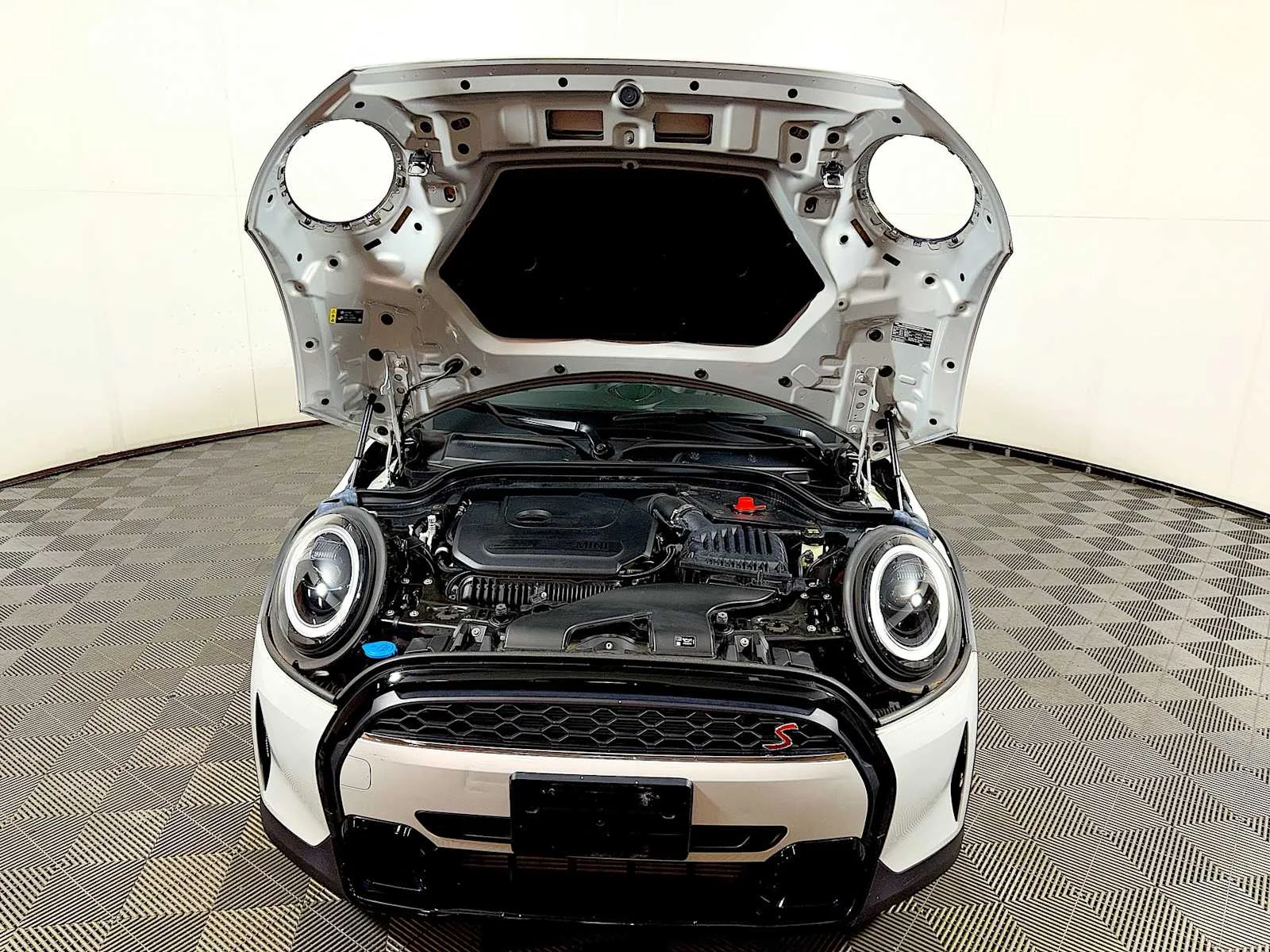 Used 2023 White Silver Metallic MINI Cooper S image 31