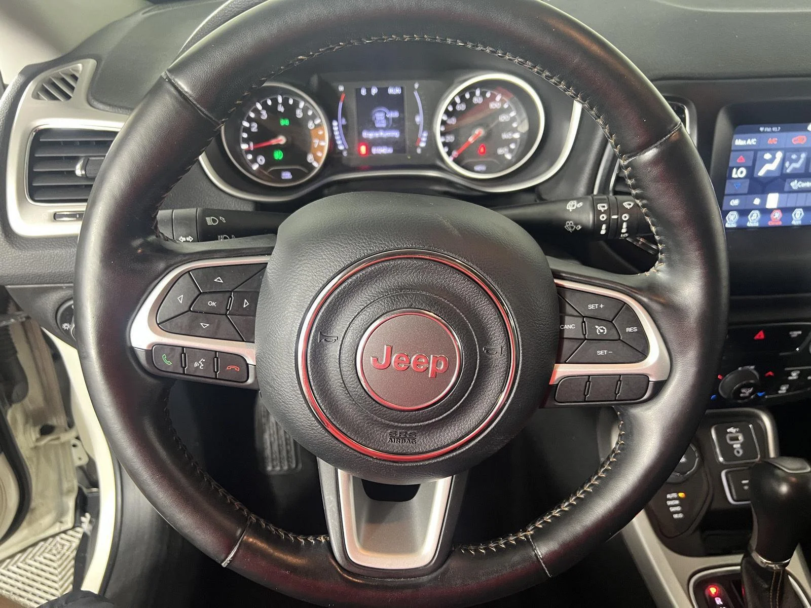 Used 2020 White Clearcoat Jeep Latitude image 13