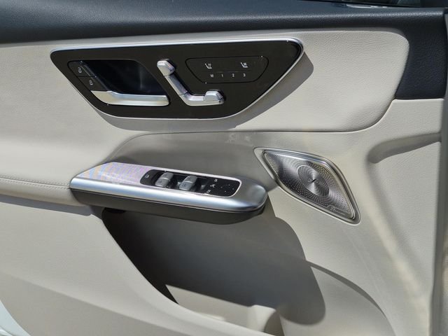 New 2027 Polar White Mercedes-Benz GLC 300 image 17