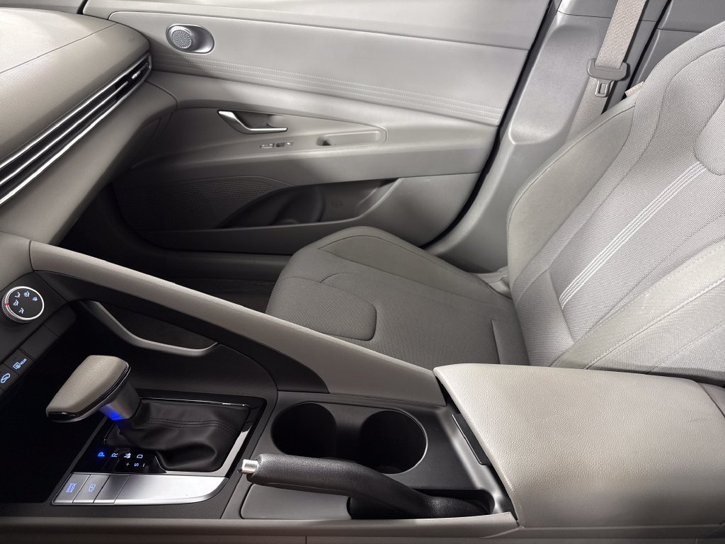 2024 Hyundai Elantra SE - Photo 23