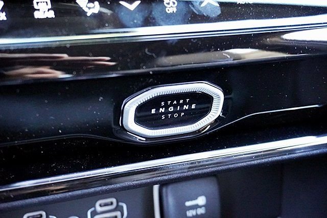 New 2026 Bright White Clear-Coat Exterior Paint Jeep Limited image 36