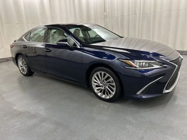 2022 Lexus ES 300h 300h Luxury's photo
