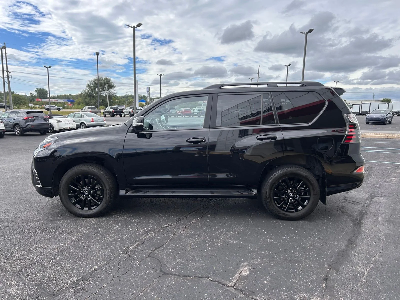 Used 2023 Black Lexus 460 image 6