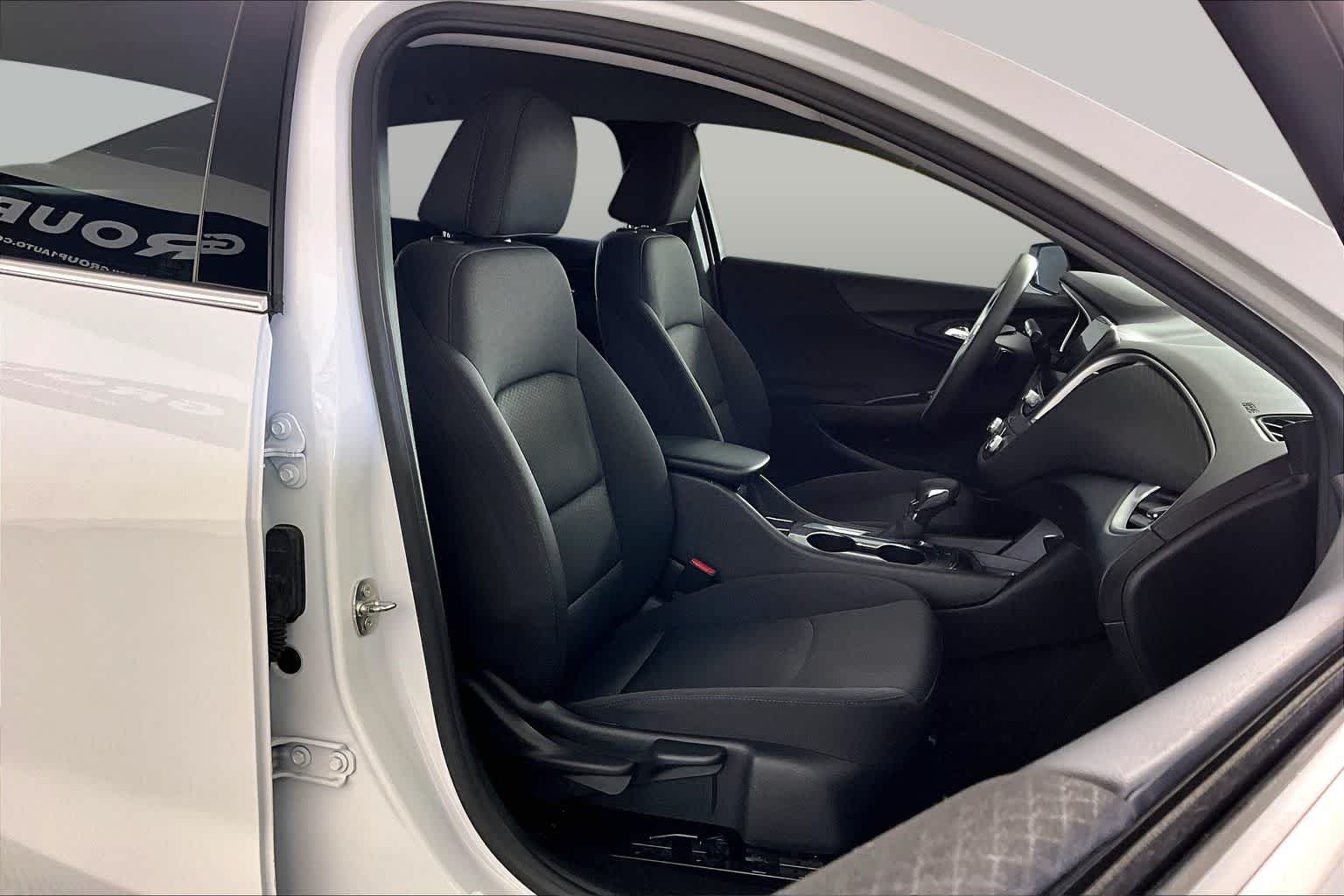 Used 2022 Summit White Chevrolet LS image 9