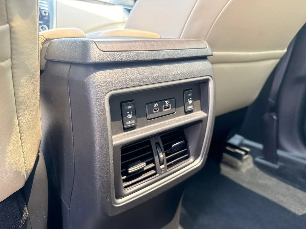 Used 2024 White Nissan Platinum image 24