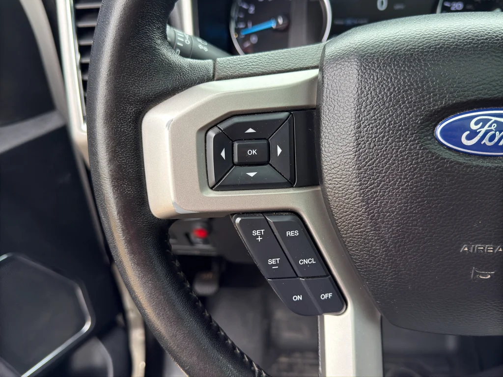 Used 2018 White Platinum Metallic Tri-Coat Ford LARIAT image 25