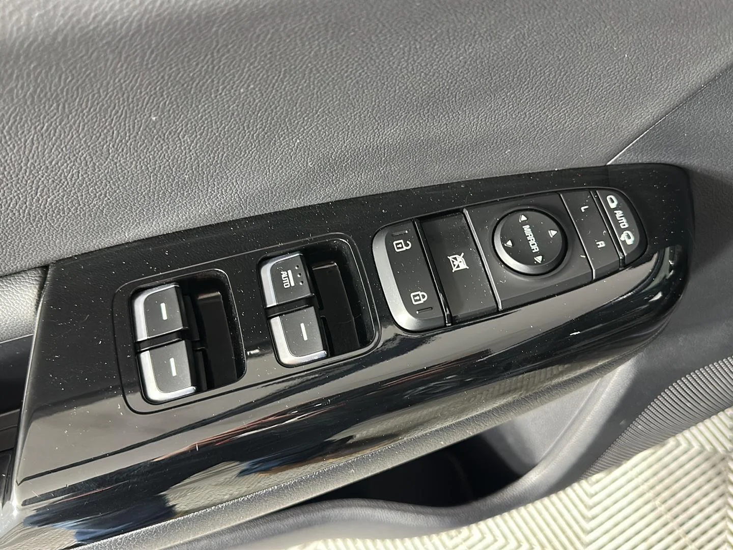 Used 2019 Pacific Blue Kia EX image 18