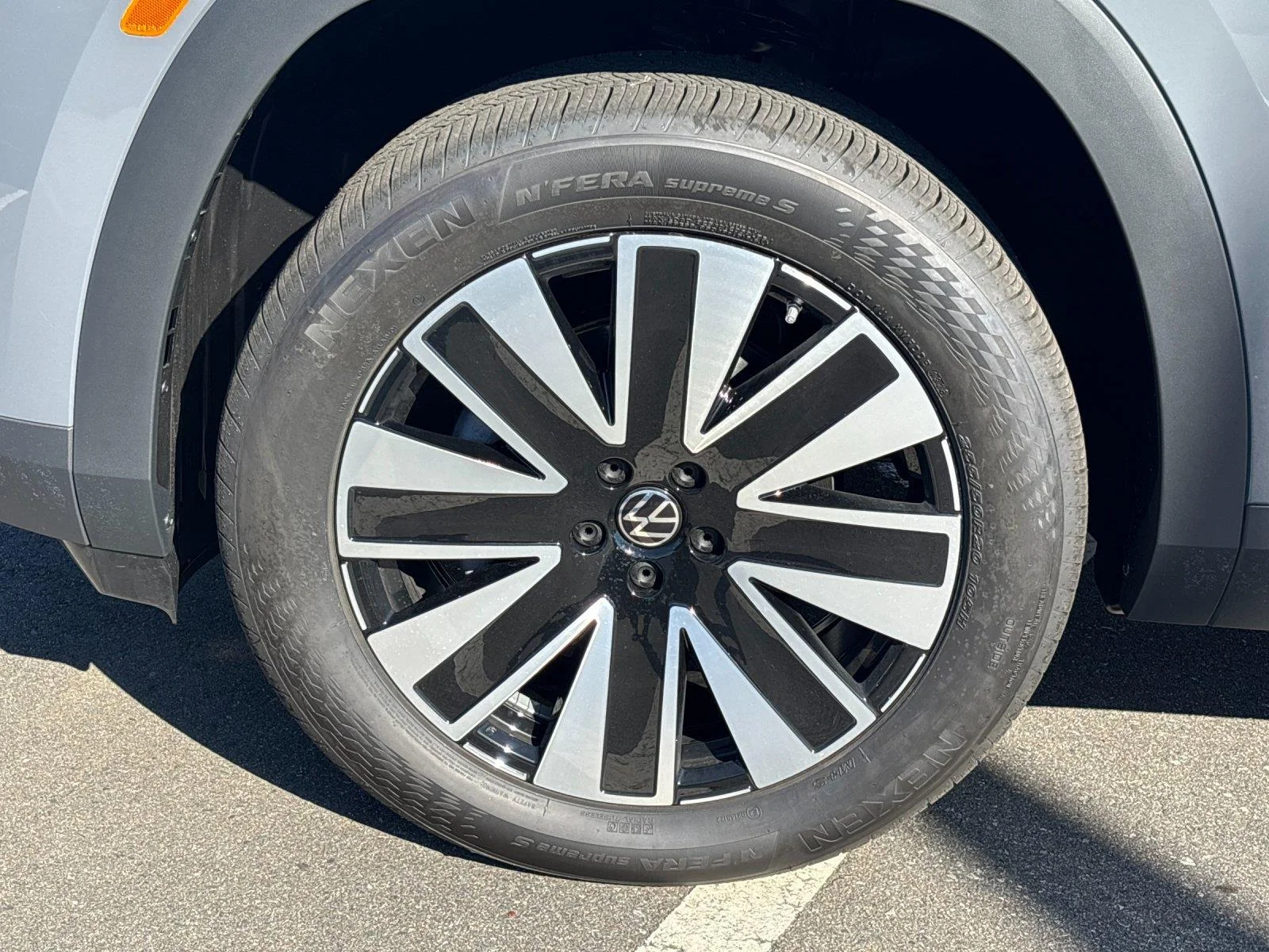 New 2027 Pure Gray Volkswagen SE w/Technology image 9