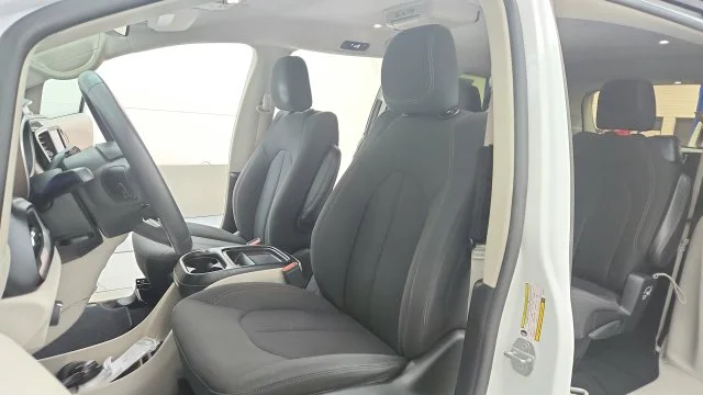 Used 2018 White Chrysler Touring Plus image 17