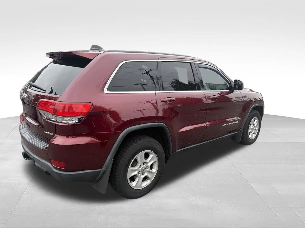 Used 2016 Red Jeep Laredo image 5