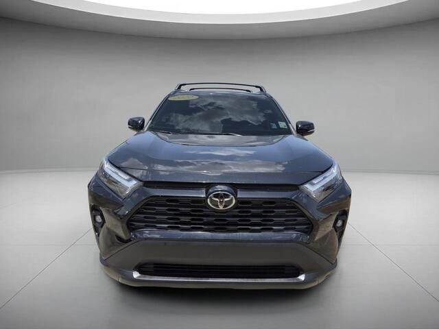 Used 2022 Midnight Black Metallic Toyota XLE Premium image 8