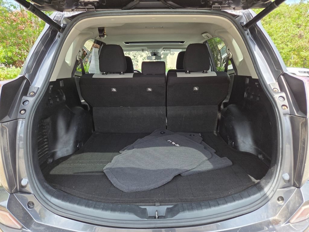 Used 2018 Magnetic Gray Metallic Toyota XLE image 20