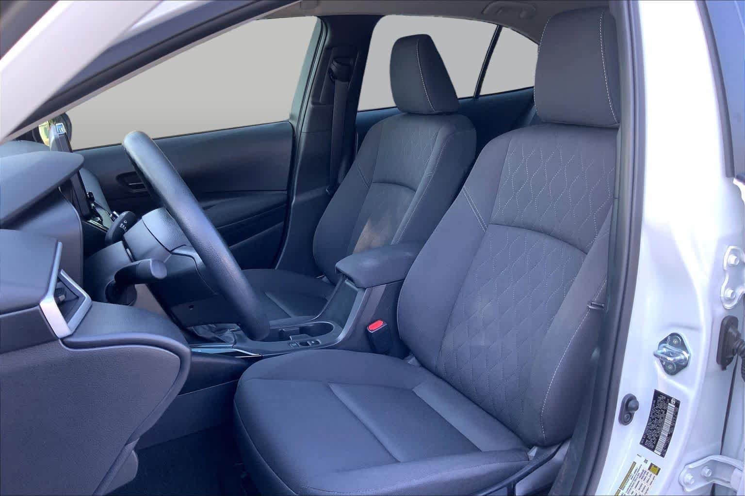 Used 2025 Ice Cap Toyota LE image 8