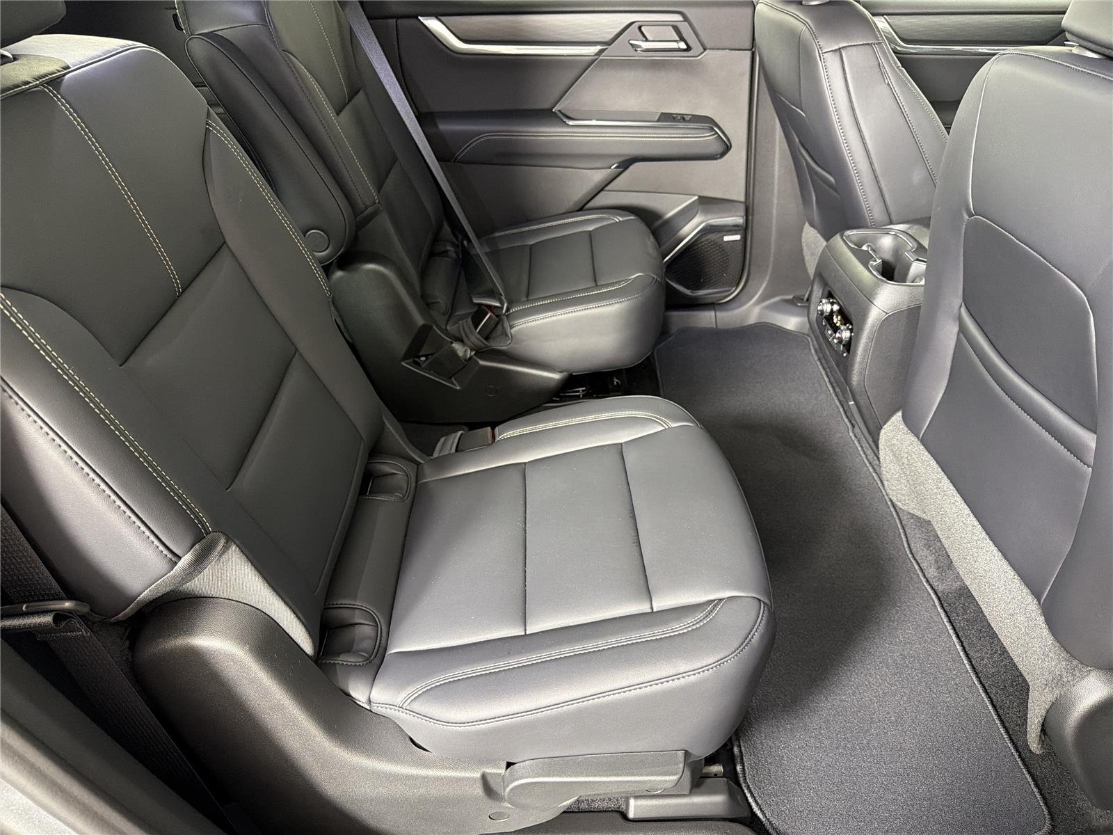 2026 GMC Acadia Elevation - Photo 17